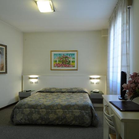 Hotel Cristallo Conegliano Habitación foto